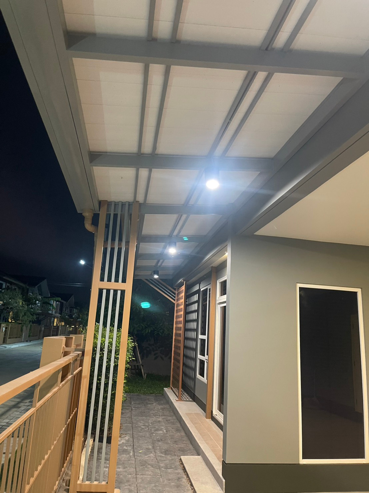 ขายบ้านอยุธยา : ขออนุญาต แอดมินครับ ขายบ้านหมู่บ้าน อณาสิริ อยุธยา 2 เกาะเรียน  บ้านเดี่ยว 4 ห้องนอน 4 ห้องน้ำ 