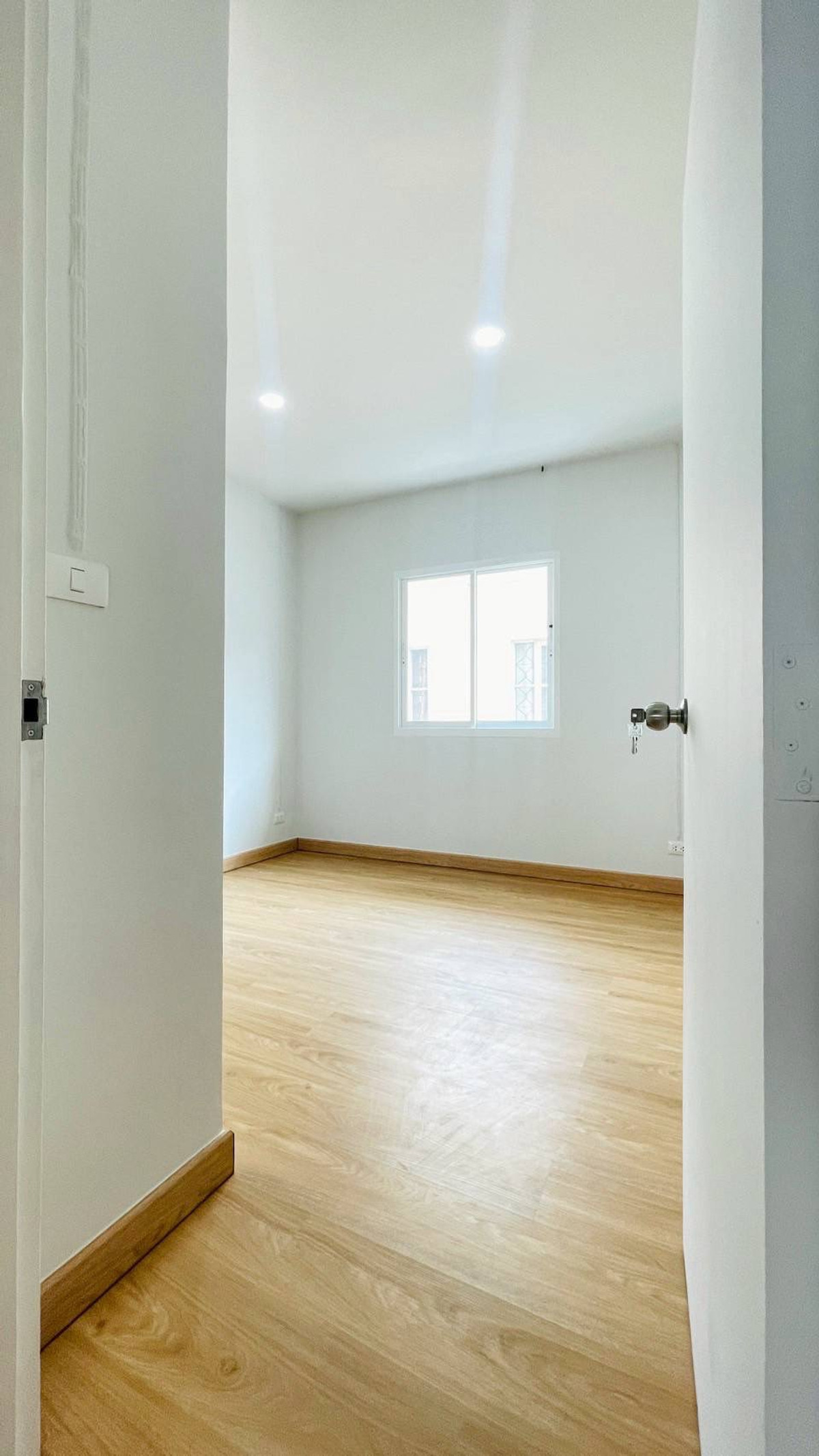 ขายทาวน์โฮมนนทบุรี บางใหญ่ บางบัวทอง : ขายทาวน์เฮาส์บุศรินทร์ L&H บ้านกล้วย-ไทรน้อย 20.5 ตร.ว. ใกล้ MRT คลองบางไผ่ ฟรีโอน