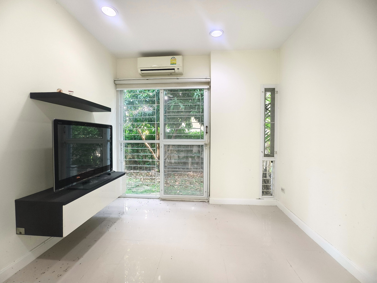 ขายบ้านมีนบุรี-ร่มเกล้า : ขาย บ้านเดี่ยว สัมมากร รามคำแหง162/1 ติดรถไฟฟ้า 4 ห้องนอน 3 ห้องน้ำ เพดานสูง double volume มีห้องนอนชั้นล่าง พร้อมตกแต่ง ค่าส่วนกลางถูก