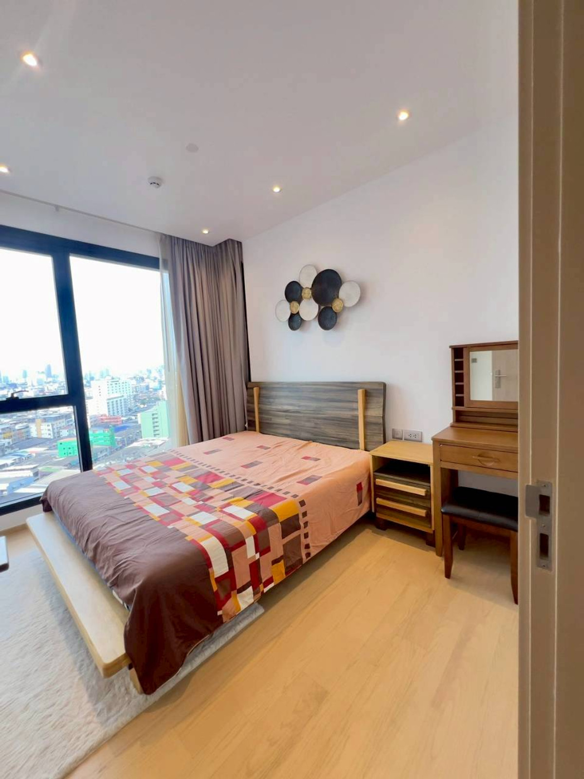 ให้เช่าคอนโดพระราม 9 เพชรบุรีตัดใหม่ RCA : ให้เช่าคอนโด Ashton Asoke - Rama 9 ตกแต่งครบครัน (S15-42577)