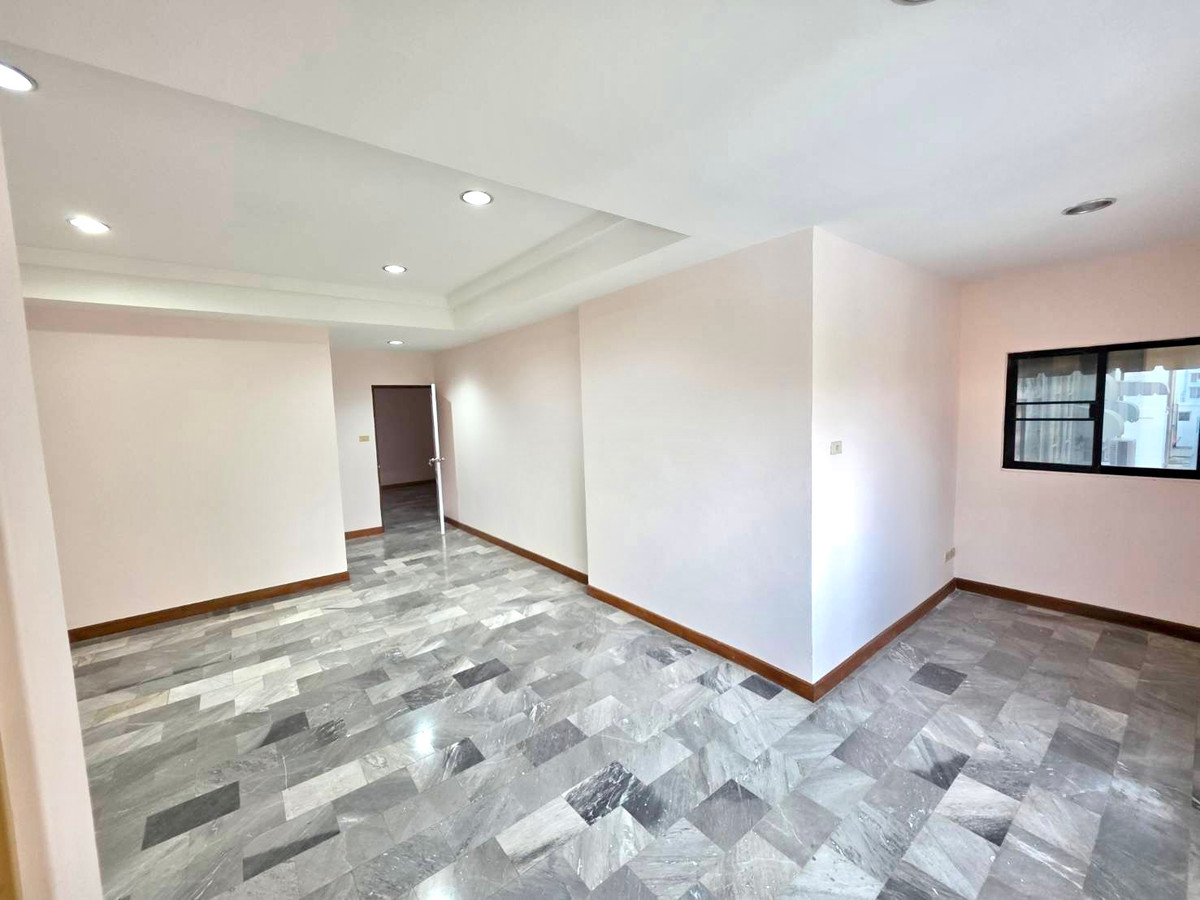 For SaleShop HouseVipawadee, Don Mueang, Lak Si : Commercial Building Vibhavadi 2 / 7 Office Room (FOR SALE) BNS016