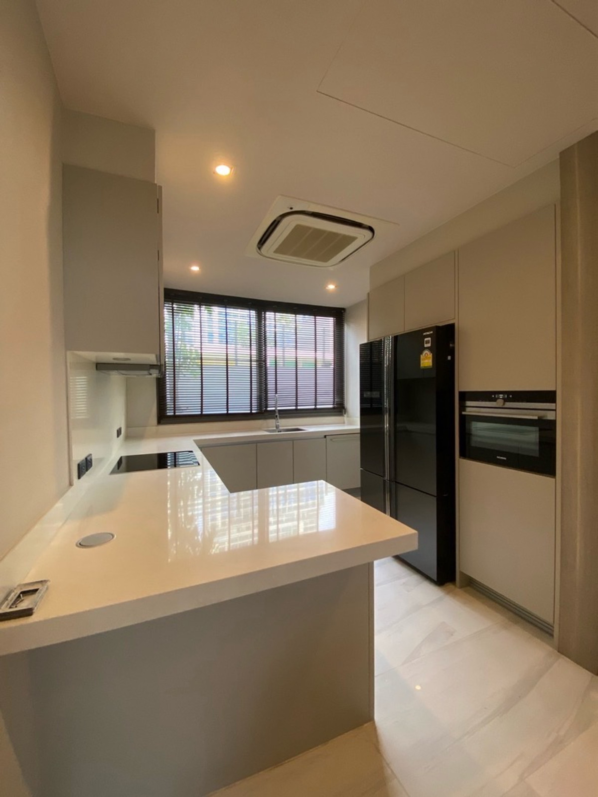 ให้เช่าทาวน์โฮมสุขุมวิท อโศก ทองหล่อ : Quarter39 4-bedroom luxury townhome 4 bed 5 bath 400sqm 3 parking 220 k/month 