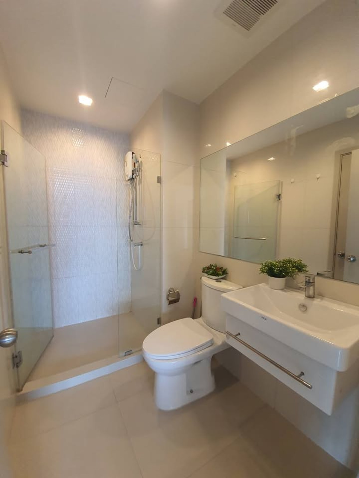 For RentCondoOnnut, Udomsuk : For rent: Life Sukhumvit 48, corner room, 2 bedrooms.