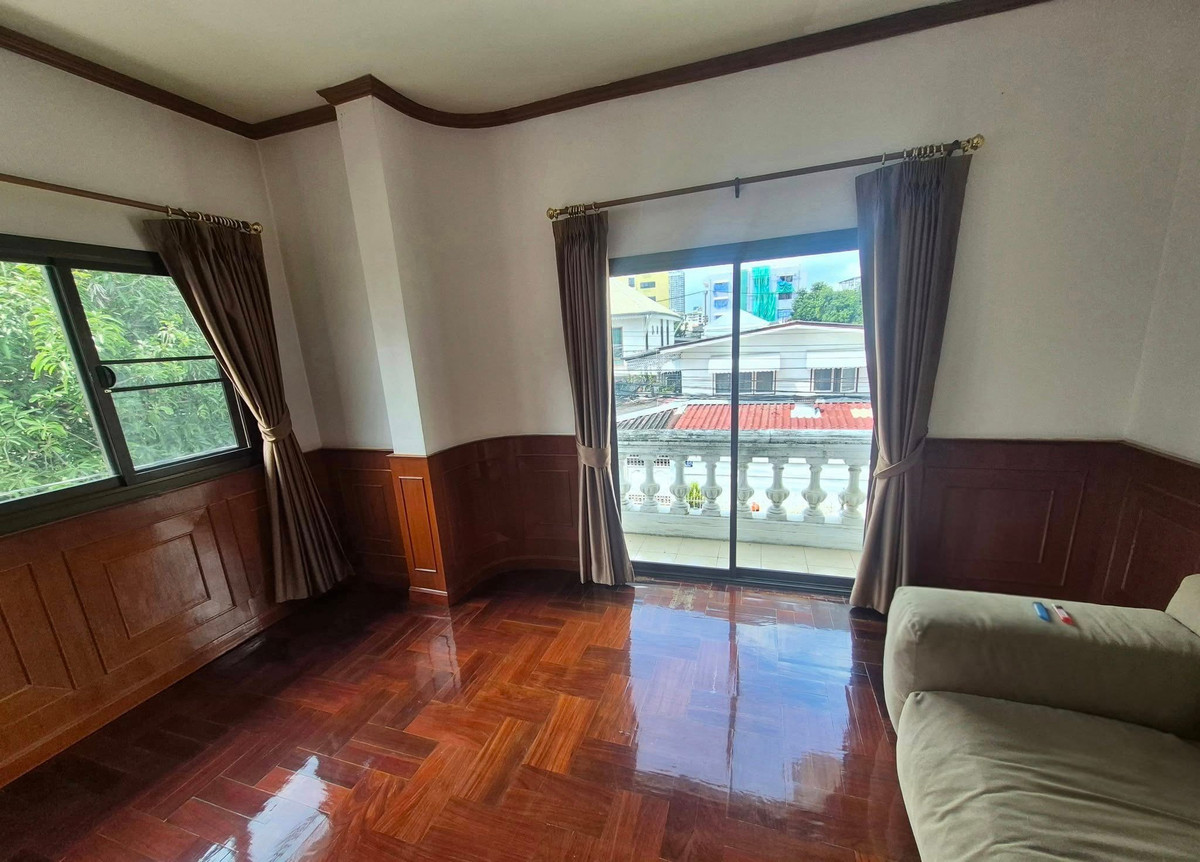 ให้เช่าบ้านรัชดา ห้วยขวาง : ᚱ ให้เช่า บ้านเดี่ยว 🔥3 ห้องนอน 1 ห้องแม่บ้าน🔥 ซอยสบายใจ สุทธิสาร 74 ตารางวา ✅ ใกล้ MRT สุทธิสาร