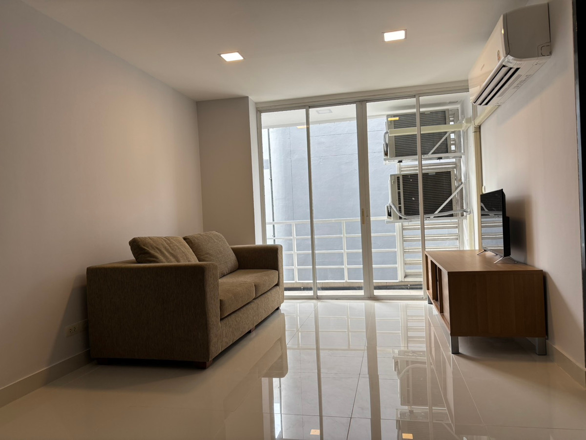 For RentCondoSukhumvit, Asoke, Thonglor : For rent: The Alcove 49, private, quiet, in the heart of Sukhumvit 49, large room, 1 bedroom, excellent condition, ready to move in.