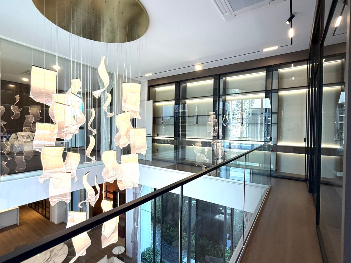 For SaleHousePattanakan, Srinakarin : House for sale VIVE New Krungthepkreetha has a private pool, private elevator, parking for 4 cars+