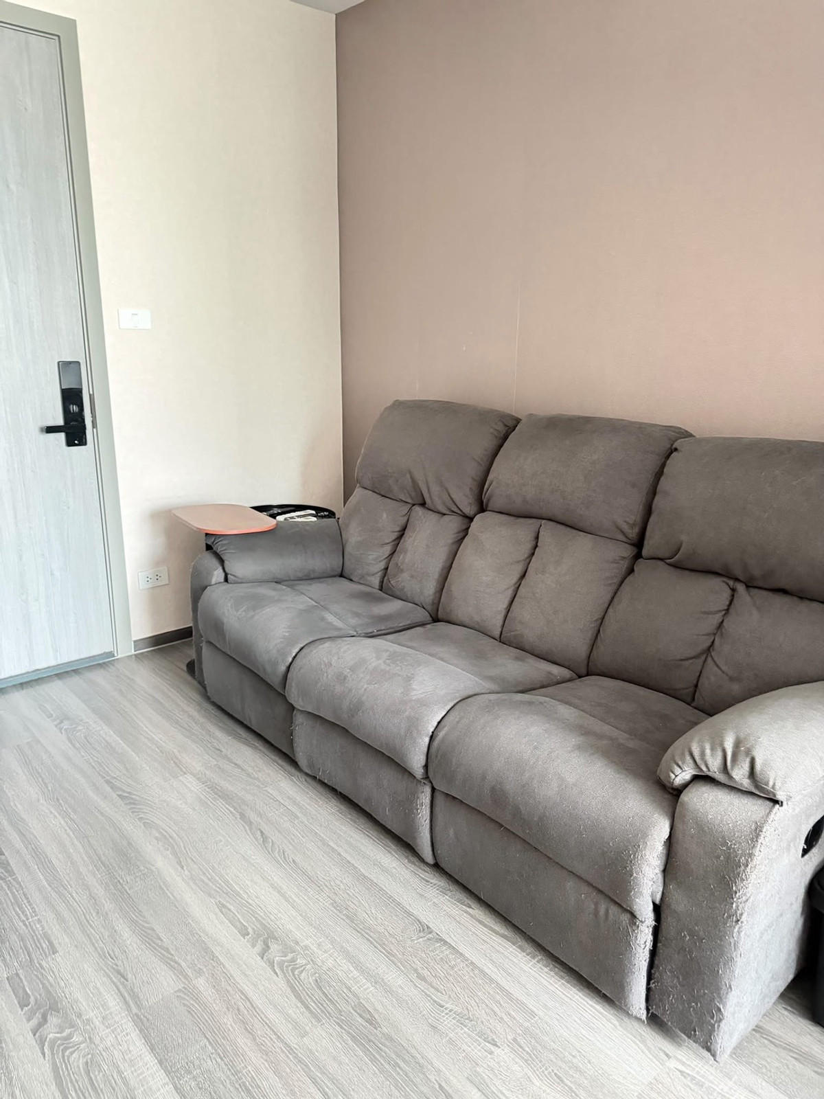 ให้เช่าคอนโดลาดพร้าว เซ็นทรัลลาดพร้าว : ห้องว่างแล้วค่ะ ห้องไม่เคยปล่อยเช่า ทำเลดี 