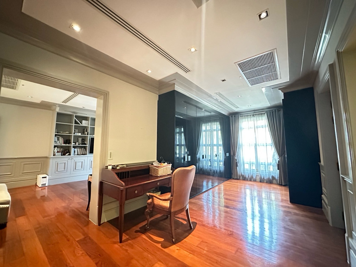 For RentHouseChaengwatana, Muangthong : Golden opportunity‼️ Open for rent, luxury house Location: Muang Thong Thani, Soi Project 5, Impact Chaengwattana, Pink Line MRT, IMPACT Station.