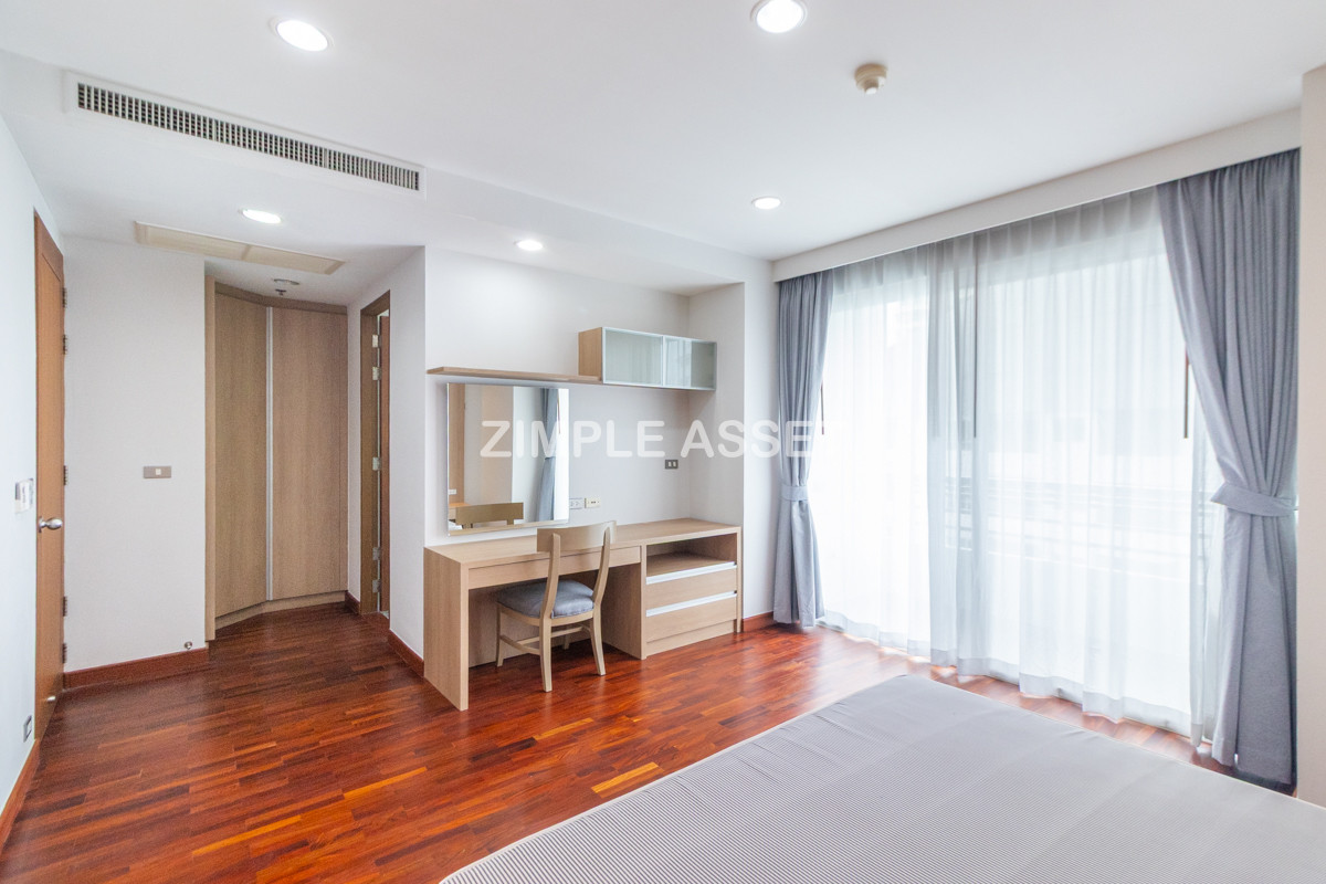 For RentSukhumvit, Asoke, Thonglor : Line ID: @zimple_asset Luxury aprtment in center of sukhumvit. Offering premium facilities for an elevated living experience. Surrounded by leading shopping malls in a prime location.