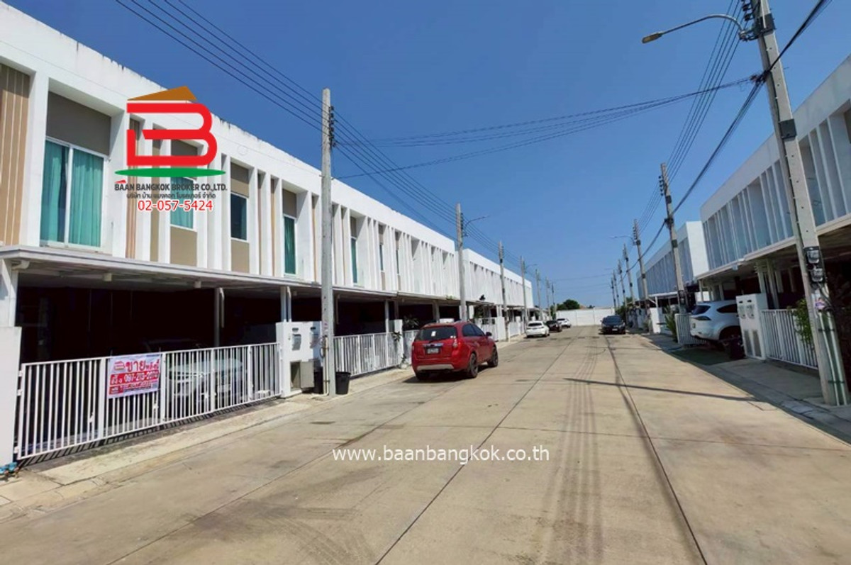 ขายทาวน์โฮมนวมินทร์ รามอินทรา : ทาวน์เฮ้าส์ เดอะพราวด์ (รามอินทรา-วงแหวน) ใกล้สถานีรถไฟฟ้าสายสีชมพู สถานีบางชัน เนื้อที่ 20.6 ตรว. แขวงบางชัน เขตคลองสามวา