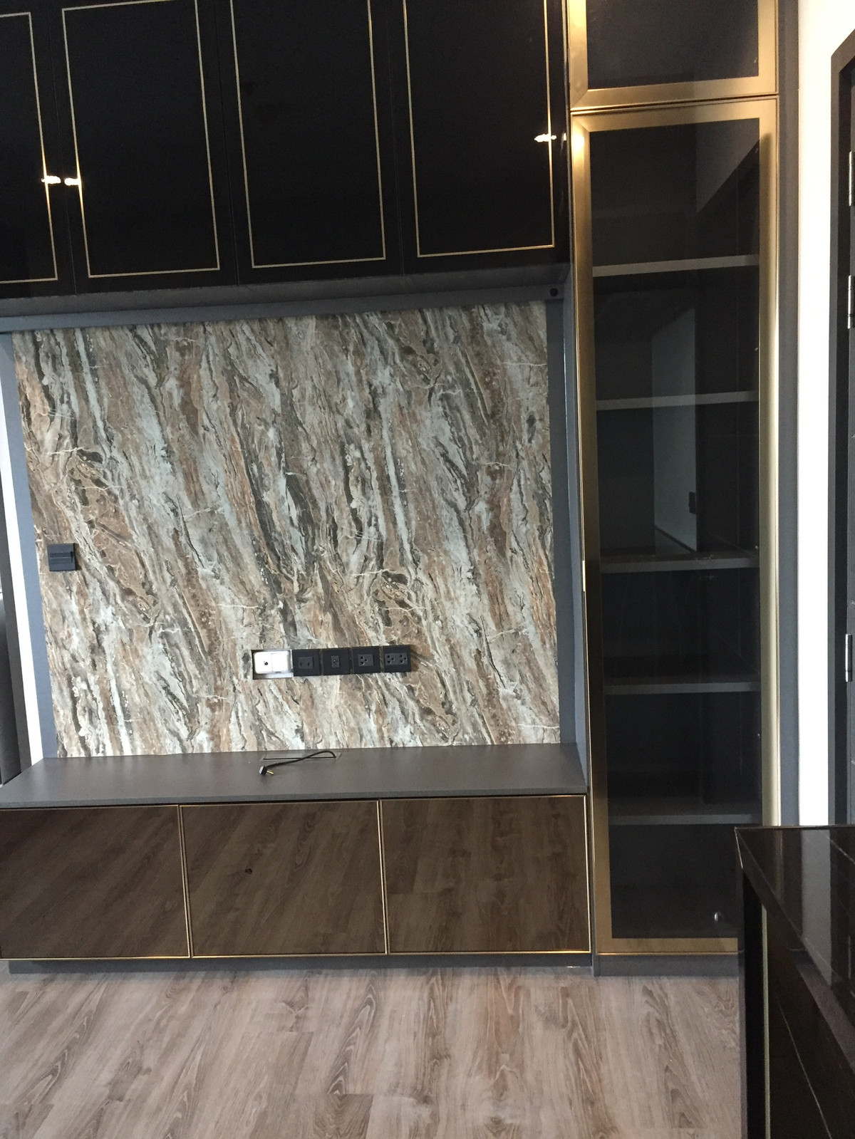 ขายคอนโดปิ่นเกล้า จรัญสนิทวงศ์ : ขาย 𝐔𝐫𝐛𝐚𝐧𝐨 𝐑𝐚𝐣𝐚𝐯𝐢𝐭𝐡𝐢 (เออร์บาโน่ ราชวิถี) ชั้น21 ราคาดี 3.1 ลบ. (ผ่อนตรงกับเจ้าของได้ 1ปี) ห่างจาก MRT สิรินธร 100 เมตร  (31 Sq.m. 1BR & 1Bath) --- Agent Top 084-8751655