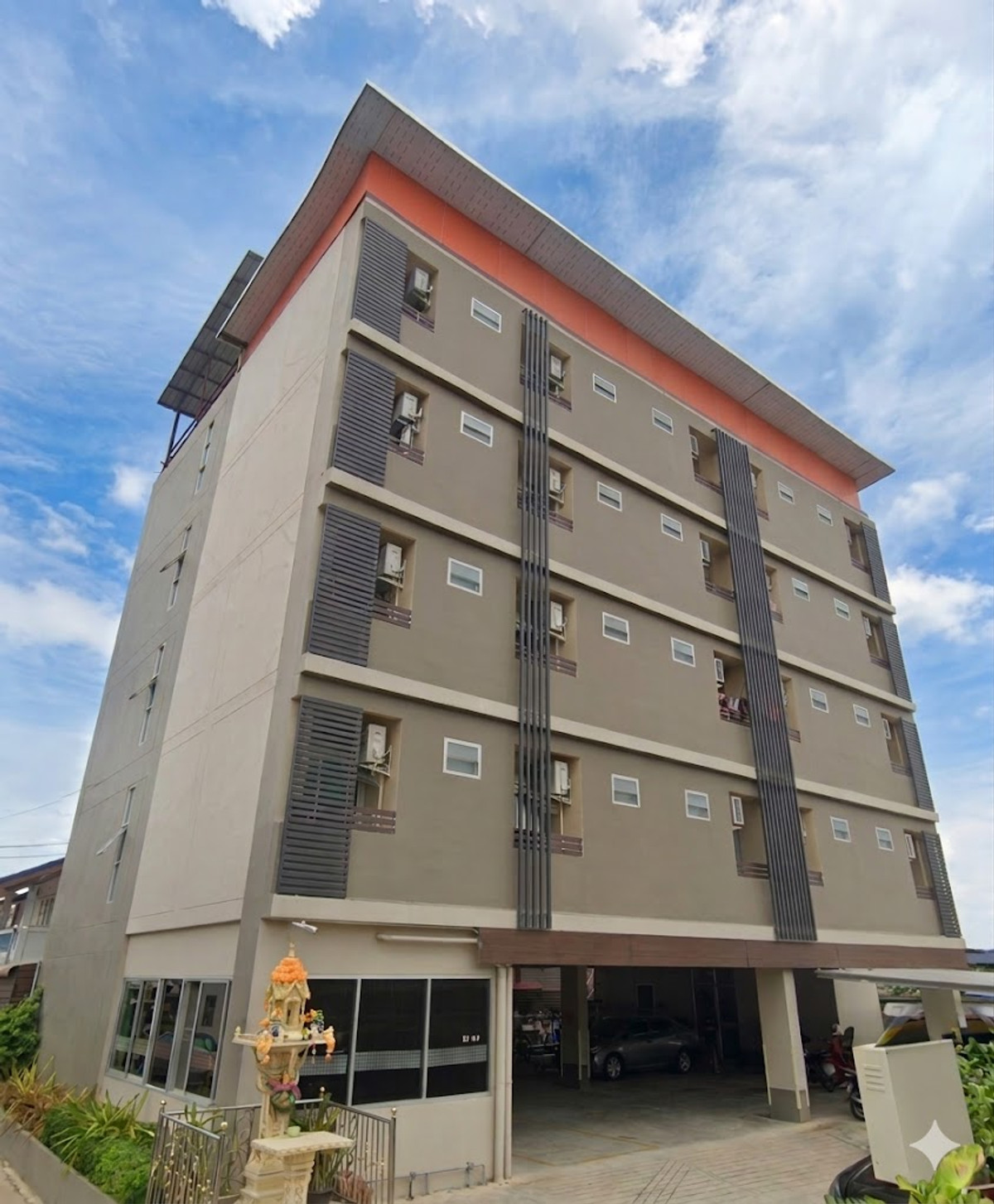 ขายกิจการโรงแรม & กิจการอพาร์ตเมนต์ศรีราชา แหลมฉบัง บ้านบึง : ขายตึกอพาร์ทเม้น ศรีราชา ชลบุรี ใกล้ ม.เกษตร 900 เมตร 