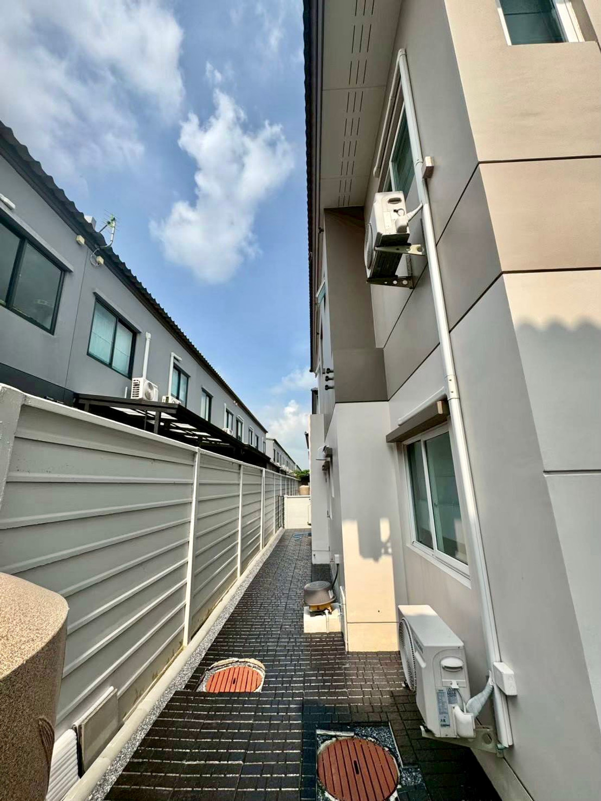 For SaleHousePathum Thani,Rangsit, Thammasat : Centro Phahol - Vibhavadi 2 / 4 Bedrooms (FOR SALE) BNS062