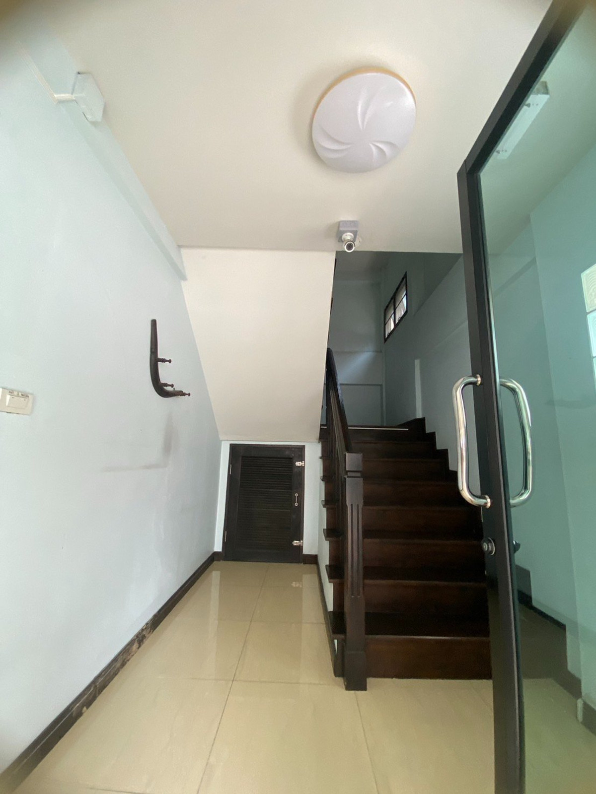 For RentOfficeVipawadee, Don Mueang, Lak Si : 🏬 Luxury Office Building for Rent 📐️Usable area 728 sqm. ✈️Close to Don Mueang International Airport 
