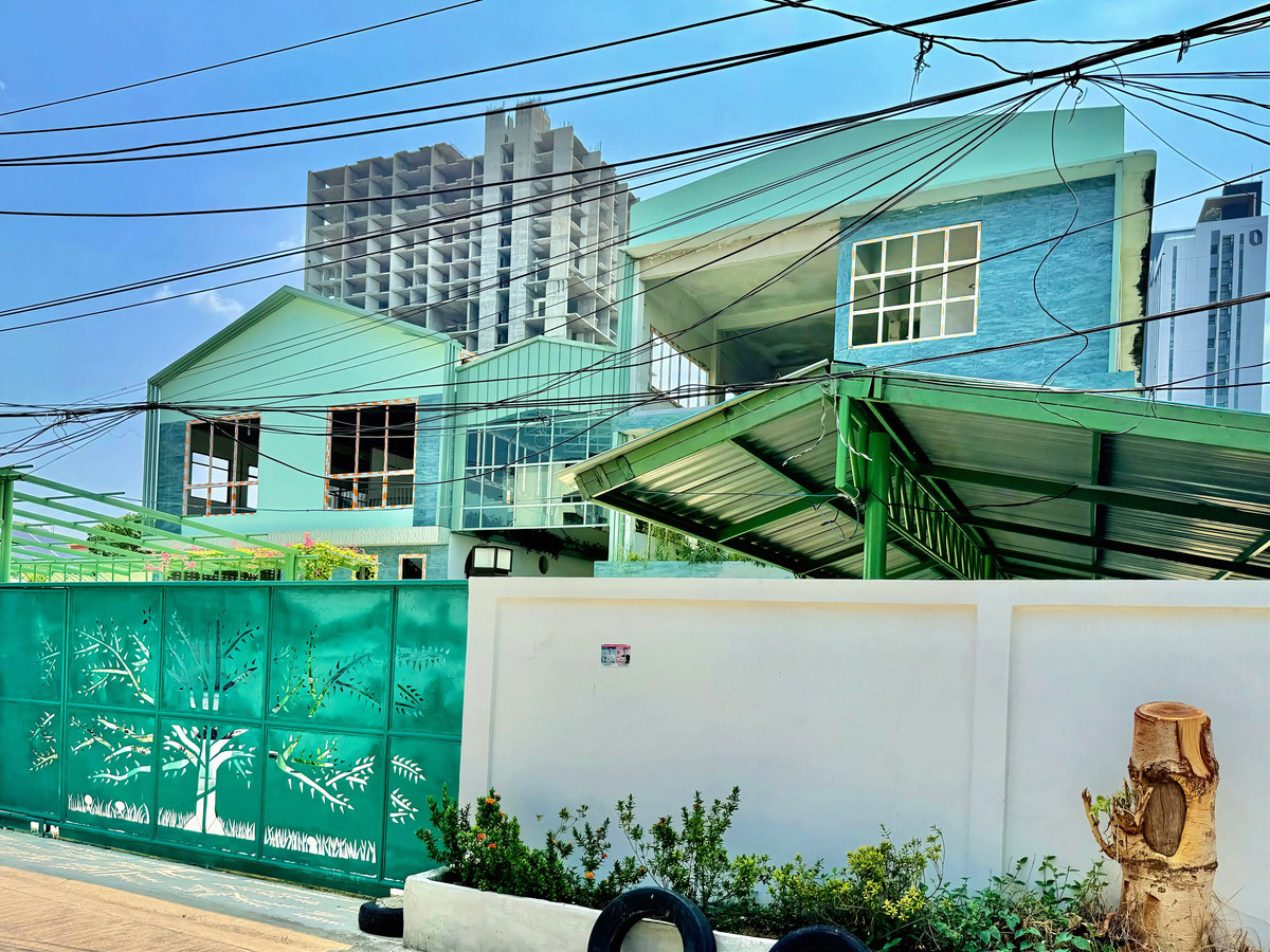 For RentOfficeRattanathibet, Sanambinna : 📢 [For Rent] Prime Office & Warehouse Complex – Rewadee Soi 7, near Nonthaburi Government Center! 🏢✨  Spacious area with versatile functions, perfect for a modern office, warehouse, or distribution center.