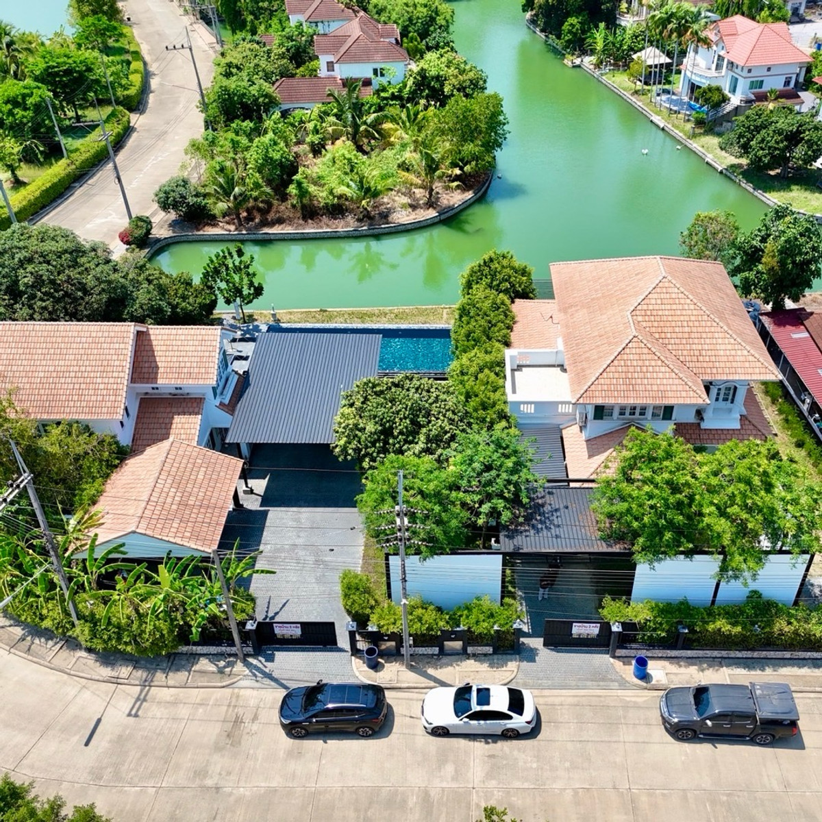 ขายบ้านพุทธมณฑล ศาลายา : 🏡 ขาย บ้านเดี่ยว 2 หลัง บนที่ดิน 365 ตร.ว. ติดทะเลสาบ วิวเชื่อมแม่น้ำท่าจีน | กฤษดา มานีน่า 27 ศาลายา พร้อมสระว่ายน้ำส่วนตัว