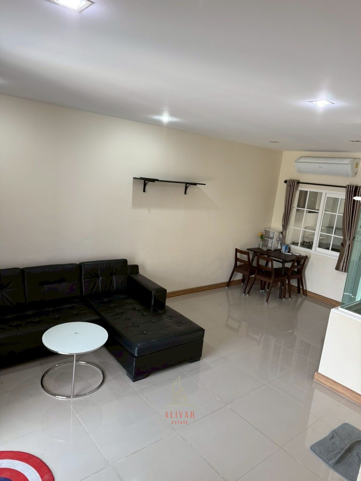 ให้เช่าทาวน์โฮมสมุทรปราการ สำโรง : RH040426 ให้เช่า ทาวน์โฮม 2 ชั้น รีโนเวทใหม่ 3 ห้องนอน หลังมุม at Golden Town Sukhumvit-Bearing BTS Station ใกล้ อิมพีเรียลเวิลด์ สำโรง เพียง 3 นาที