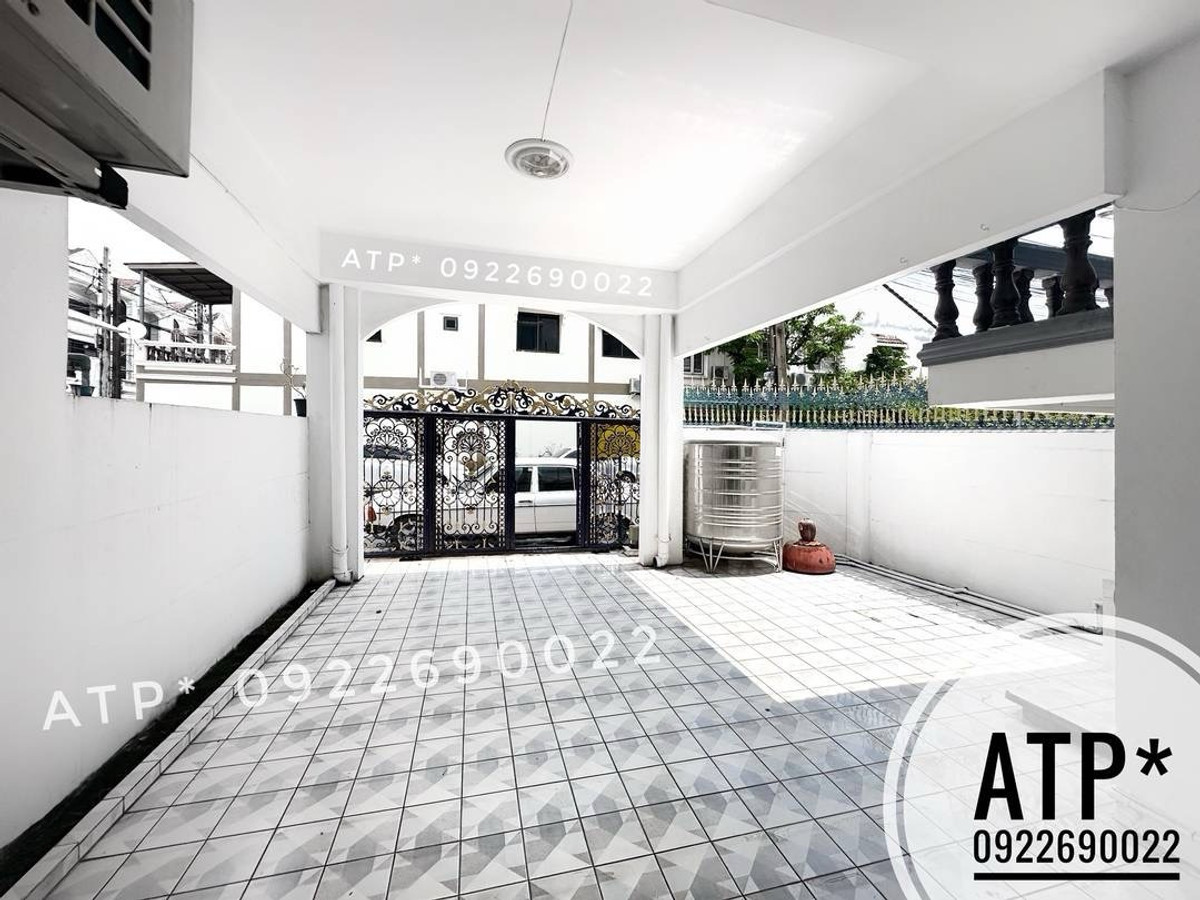 For RentTownhomeRamkhamhaeng, Hua Mak : **RENT** Partly Funished Townhouse 27sqw/3FL/5BR/3BH/Living/Dining/Kitchen/2Parking/5AC/2WaterHeater @ Ramkhamhaeng Huamak