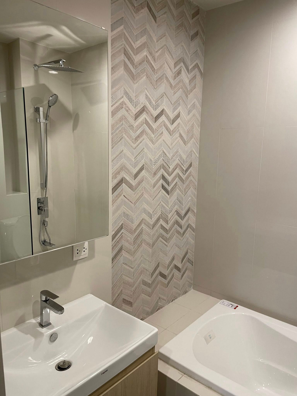 ให้เช่าคอนโดสุขุมวิท อโศก ทองหล่อ : ปล่อยเช่า คอนโดใกล้รถไฟฟ้าBTS ทองหล่อ | Oka Haus Sukhumvit 36 | 1 ห้องนอน เฟอร์นิเจอร์ครบพร้อมอยู่ มีบริการรับ-ส่งBTS