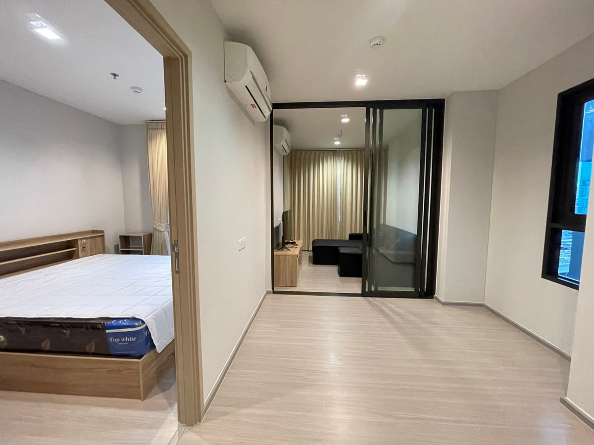 For RentCondoThaphra, Talat Phlu, Wutthakat : Life Sathorn SIerra, beautiful room, size 40 sq m. 1 bedroom Plus, available for rent, please inquire.