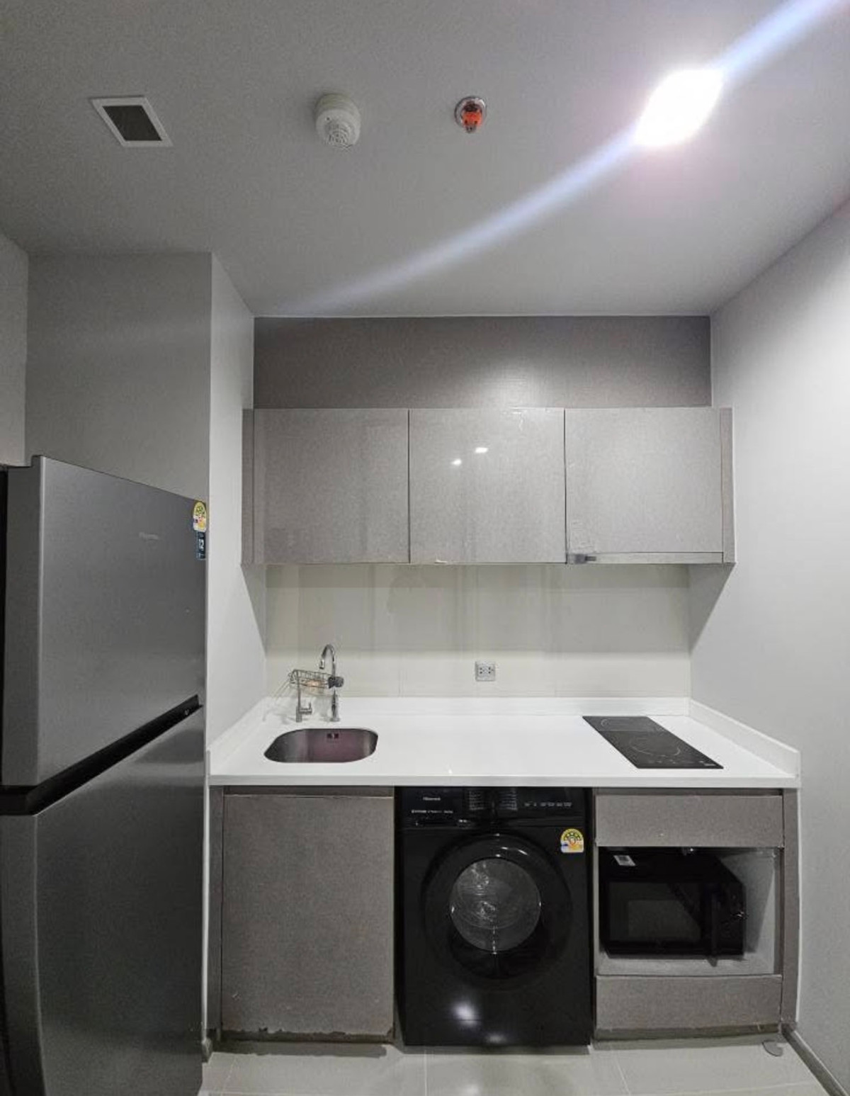 For RentCondoRama9, Petchburi, RCA : For Rent ✨ Life Asoke - Rama 9 ✨ Near Central Rama 9. Fully furnished with appliances.