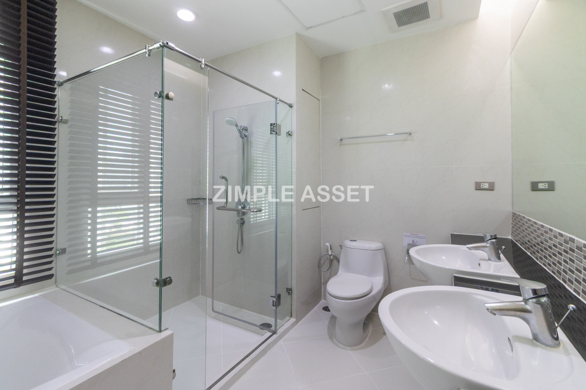 For RentSukhumvit, Asoke, Thonglor : Line ID: @zimple_asset Luxury aprtment in center of sukhumvit. Offering premium facilities for an elevated living experience. Surrounded by leading shopping malls in a prime location.