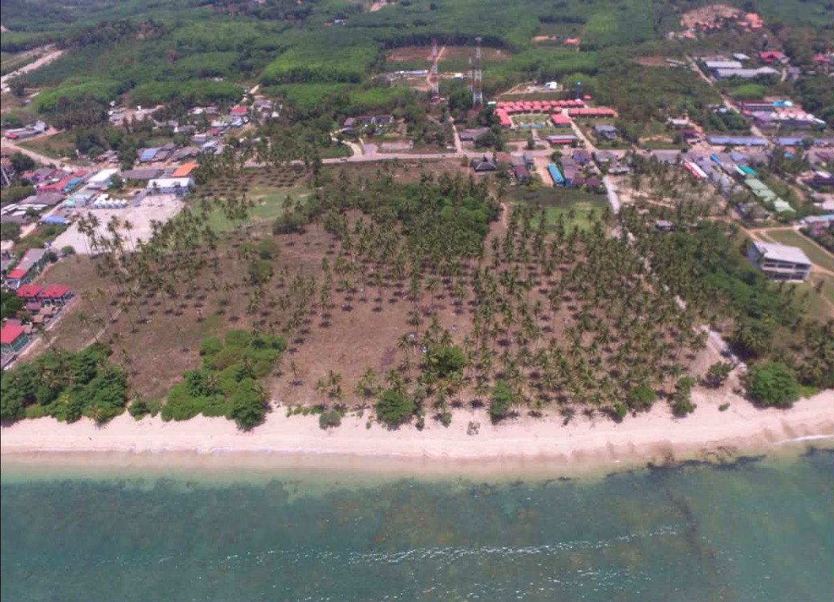 For SaleLandKrabi : Beachfront project land for sale Large Andaman Sea coast, 23 rai, Khlong Khong Beach, near tourist attractions, Saladan Subdistrict, Koh Lanta District. Krabi Province