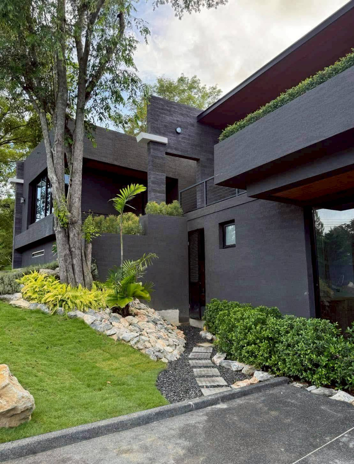 ขายสระบุรี : ขายบ้านพูลวิลล่า สร้างใหม่ พร้อมอยู่ เหมาะอยู่อาศัยเป็นบ้านพักตากอากาศ หรือ ปล่อยเช่า เป็นรายวัน สังคมคุณภาพ บรรยากาศร่มรื่นเงียบสงบ ตำบลมิตรภาพ อำเภอมวกเหล็ก สระบุรี ติดสนามกอล์ฟเซอร์เจมส์  อุทยานแห่งชาติเขาใหญ่