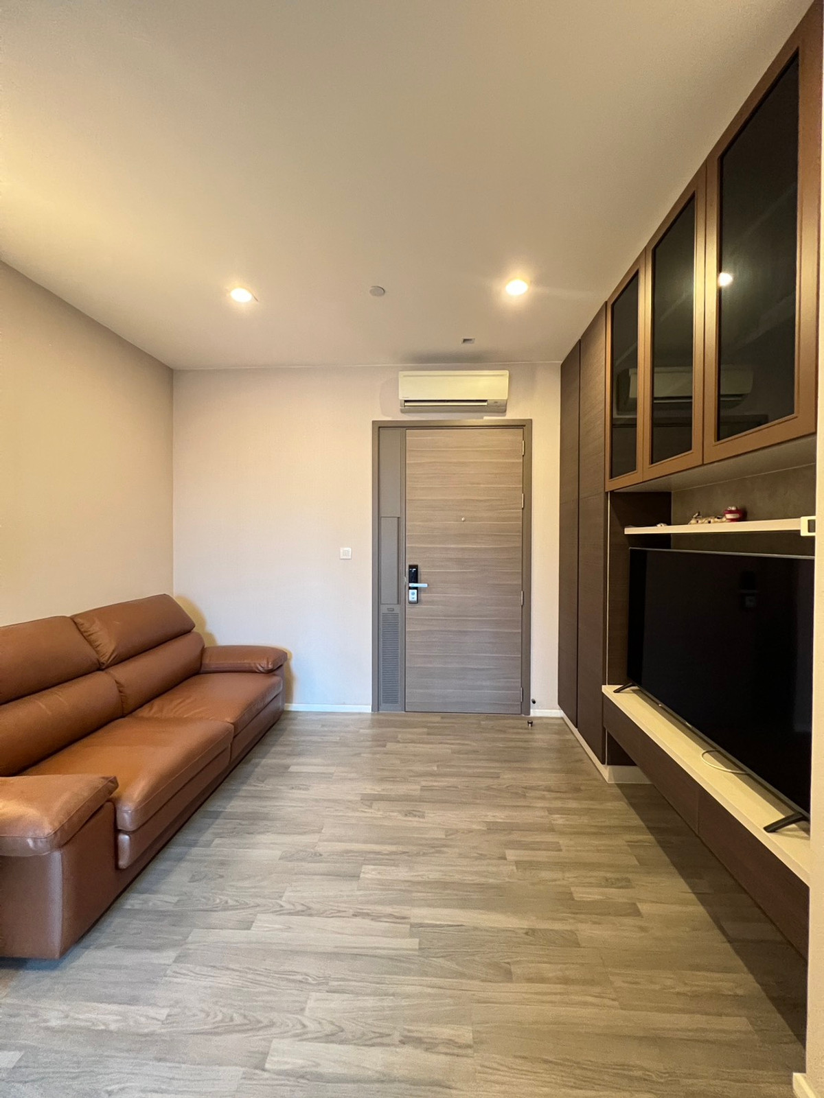 ให้เช่าคอนโดอ่อนนุช อุดมสุข : Luxury Living at The Room Sukhumvit 69 Prime Location | Right Next to BTS Phra Khanong