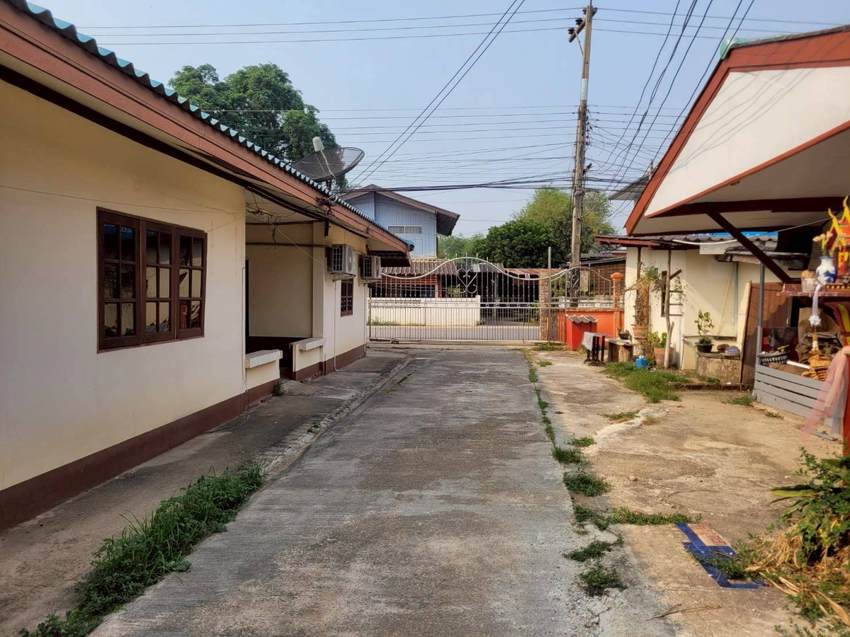 For SaleHousePhayao : House for sale with land, Chiang Kham District, Phayao, wide area with warehouse on an area of ​​278 sq m, suitable for doing business / commercial building.