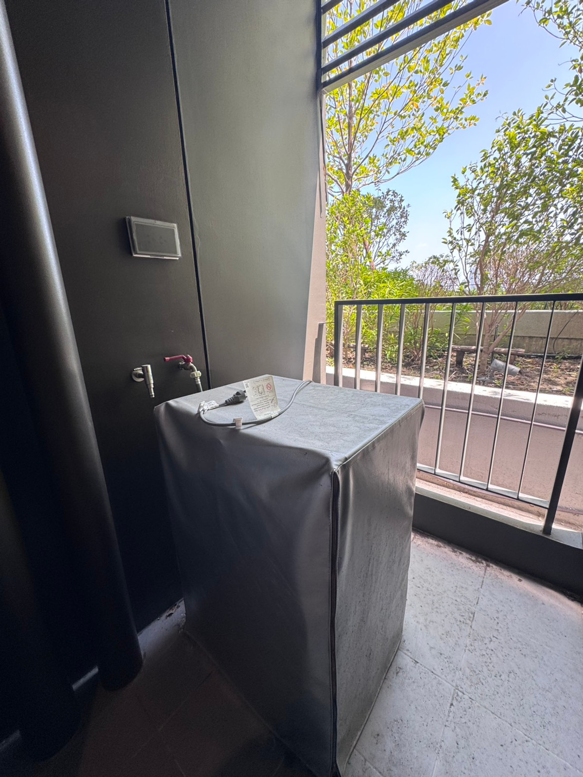 For RentCondoWongwianyai, Charoennakor : Reference Sathorn Wongwianyai available for rent. Free Wi-Fi every month You can inquire.