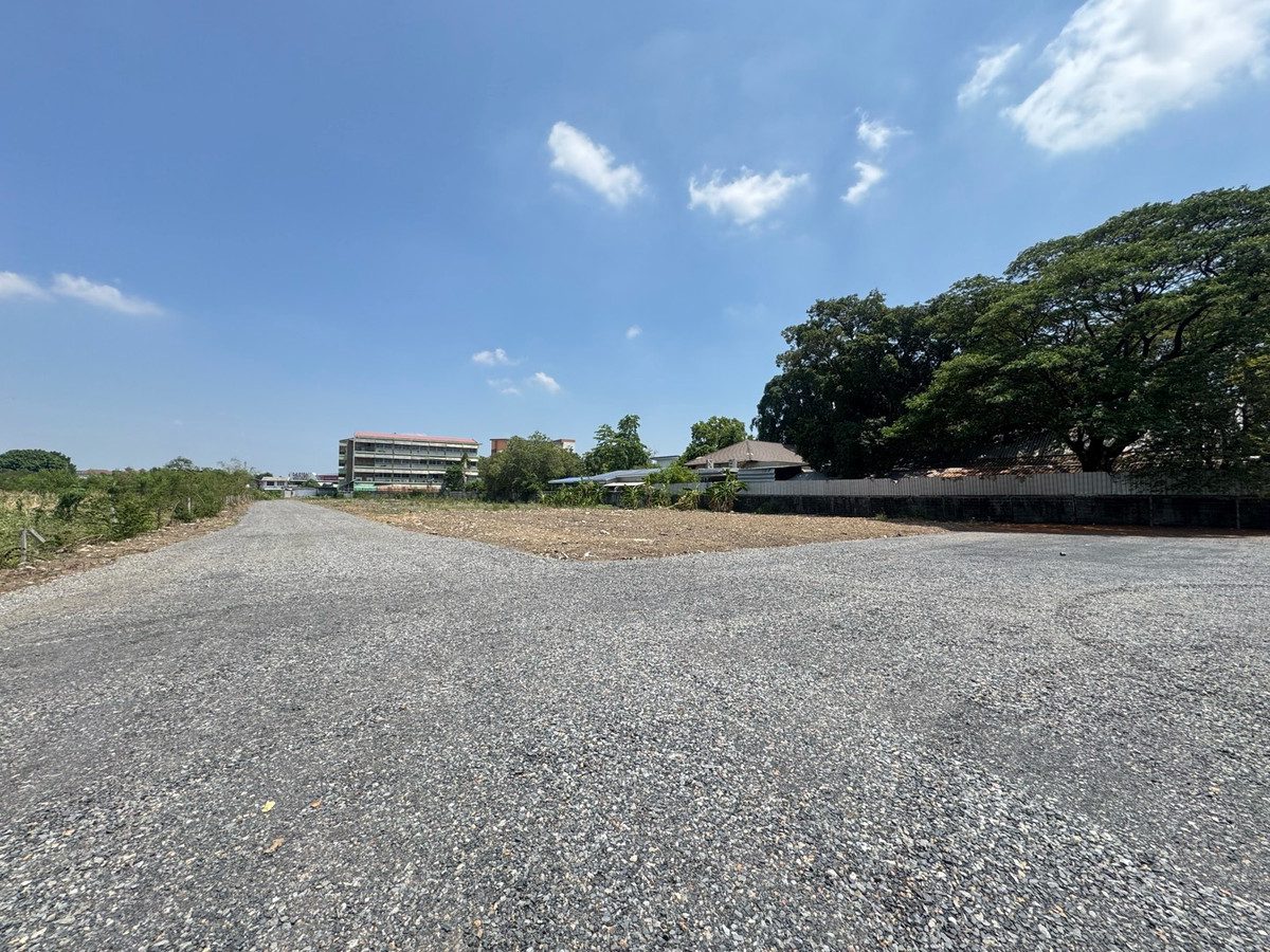 For RentLandYothinpattana,CDC : ⛳️ Land for rent, soil level adjusted. Opposite the International School, 2 rai, Yothin Phatthana 3, along the expressway (Pradit Manutham) CDC🏫