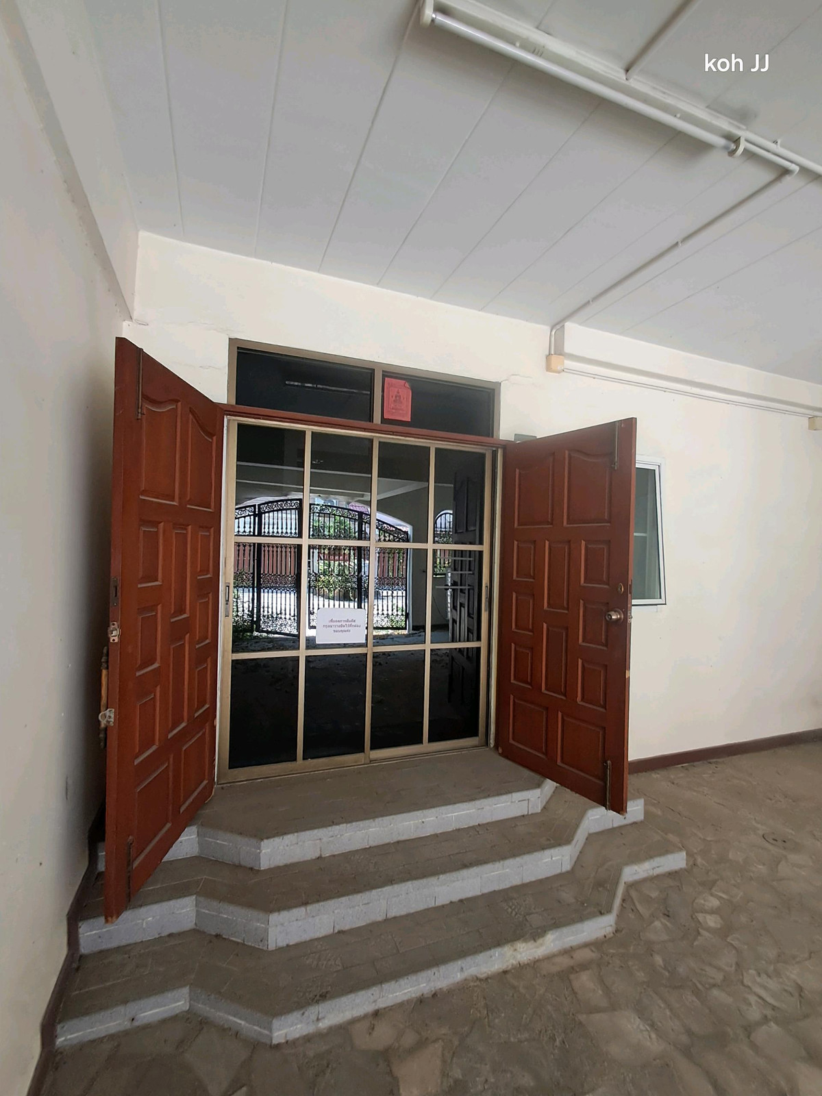 For RentTownhomePattanakan, Srinakarin : 🔥 Urgent for rent! Very cheap! Townhome with 5 floors, full of space 🔥
Prime location: opposite Seacon Square (Soi Srinakarin 40)
The best value in this area!