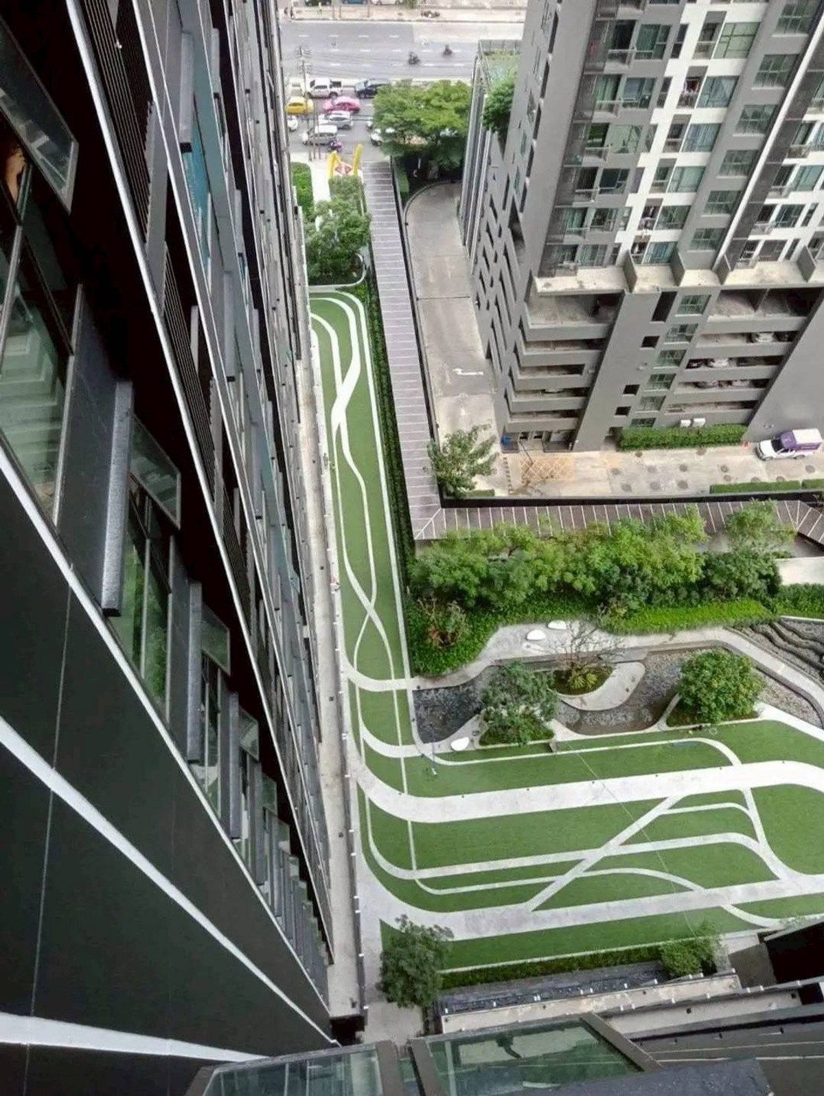 For RentCondoRama9, Petchburi, RCA : For Rent ✨ Life Asoke - Rama 9 ✨ Near Central Rama 9. Fully furnished with appliances.