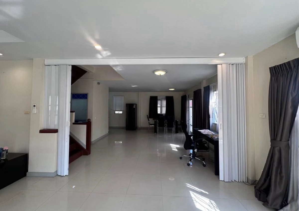 For RentHouseChaengwatana, Muangthong : 2-story detached house for rent, Chuan Chuen Khae Rai project, Nonthaburi Bypass Road 15, house in good condition, pets allowed.