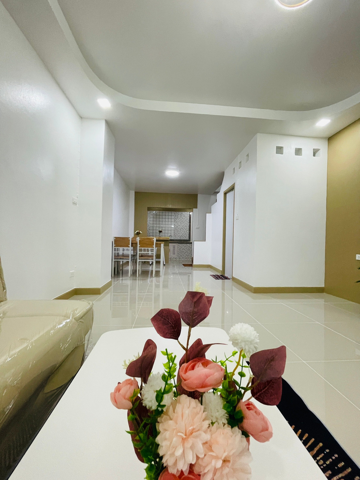 ขายทาวน์โฮมนนทบุรี บางใหญ่ บางบัวทอง : ขายทาวน์เฮ้าส์ร่มเงาไม้ วัดลาดปลาดุก หลังมุมติดถนนเมน 16 ตร.ว. ค้าขายได้ ฟรีโอน