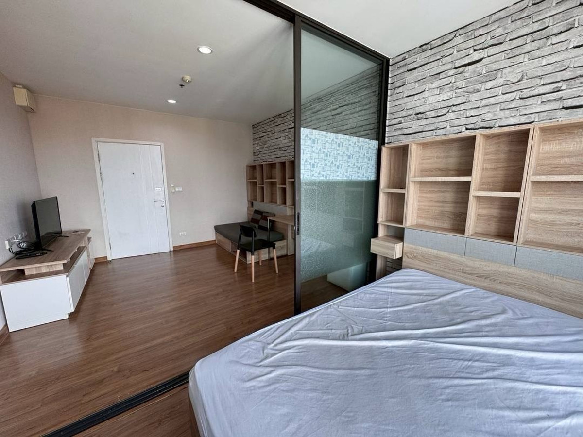 For RentCondoPinklao, Charansanitwong : 🔥Rare Item! The Tree Rio Bang-Aor
1 bedroom, river view + 1 car parking space, best value in this area.