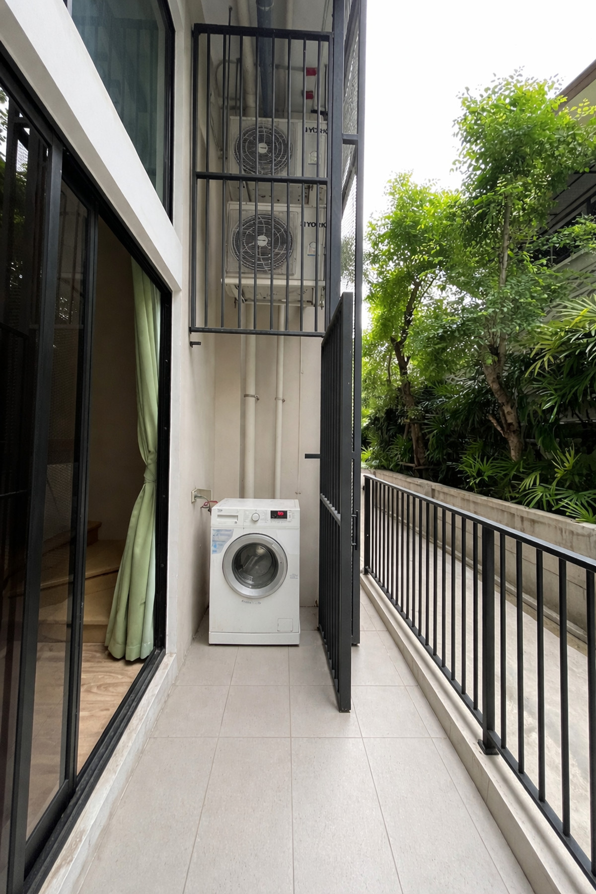 ให้เช่าคอนโดสาทร นราธิวาส : 🏡 ปล่อยเช่า Blossom Condo Sathorn–Charoenrat (ย่านสาทร)