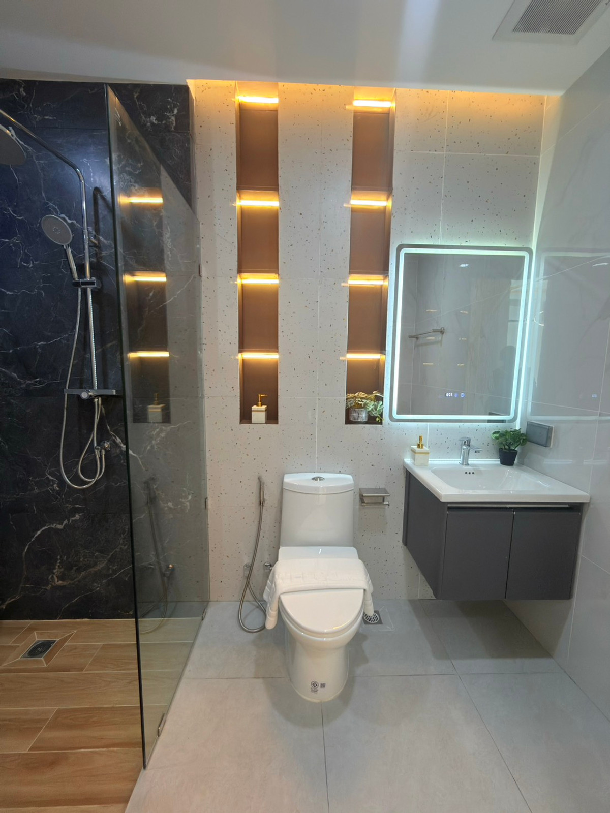 ขายพัทยา บางแสน ชลบุรี สัตหีบ : ขาย บ้านพูลวิลล่าหรู ใกล้หาดจอมเทียนเพียง 5 นาที