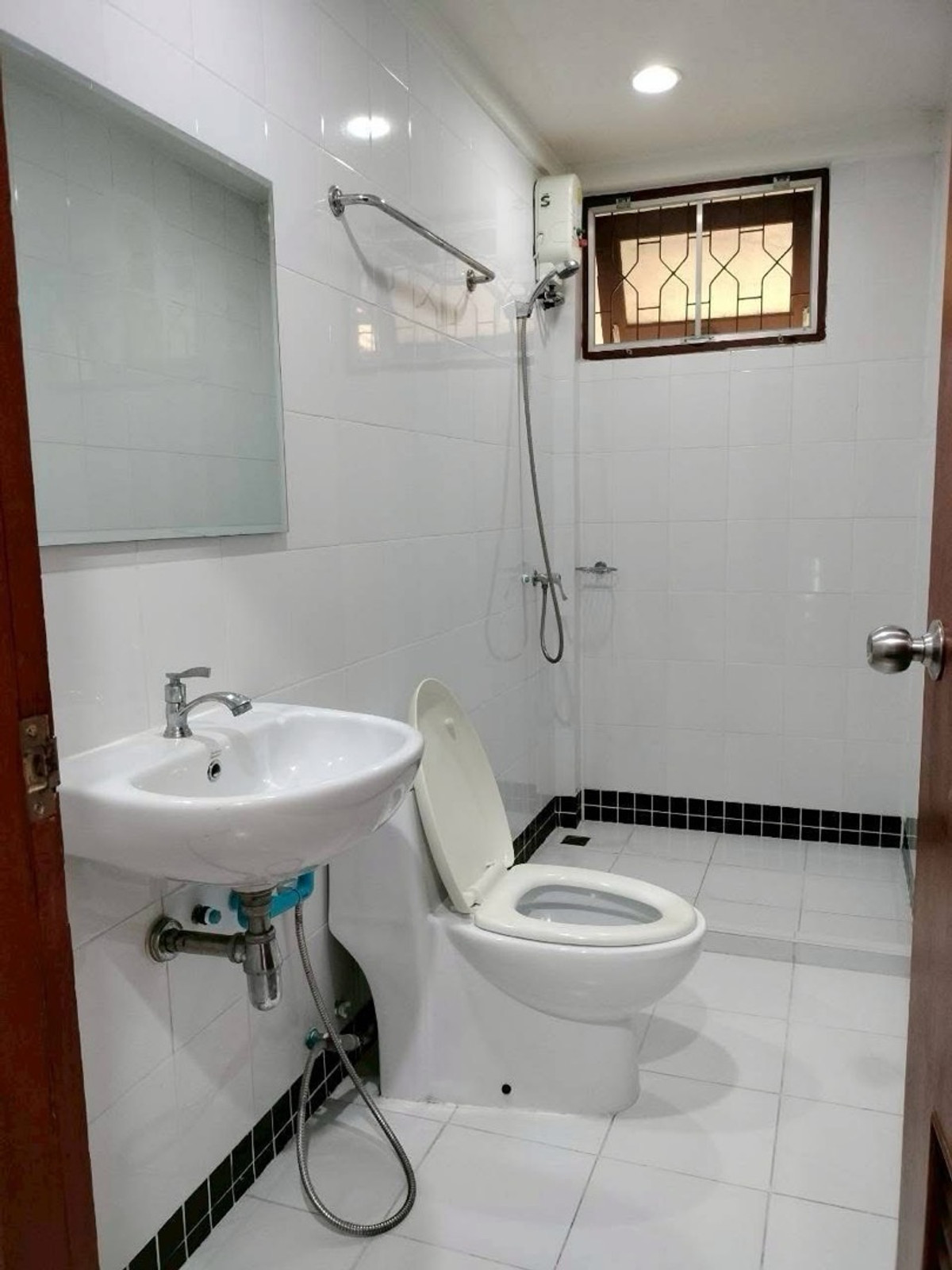 For RentRetail SpaceSukhumvit, Asoke, Thonglor : For rent, townhouse, townhome, commercial, can do business and register a company @ Thonglor 25, Sukhumvit 55, Watthana District, Bangkok