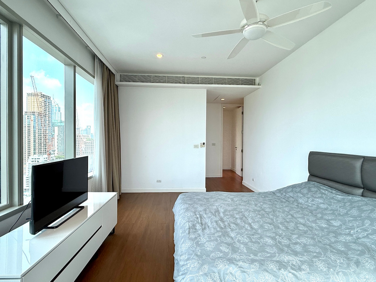 ให้เช่าคอนโดวิทยุ ชิดลม หลังสวน : คอนโด 3 ห้องนอน วิวสวน sport club ใกล้ BTS ราชดำริ