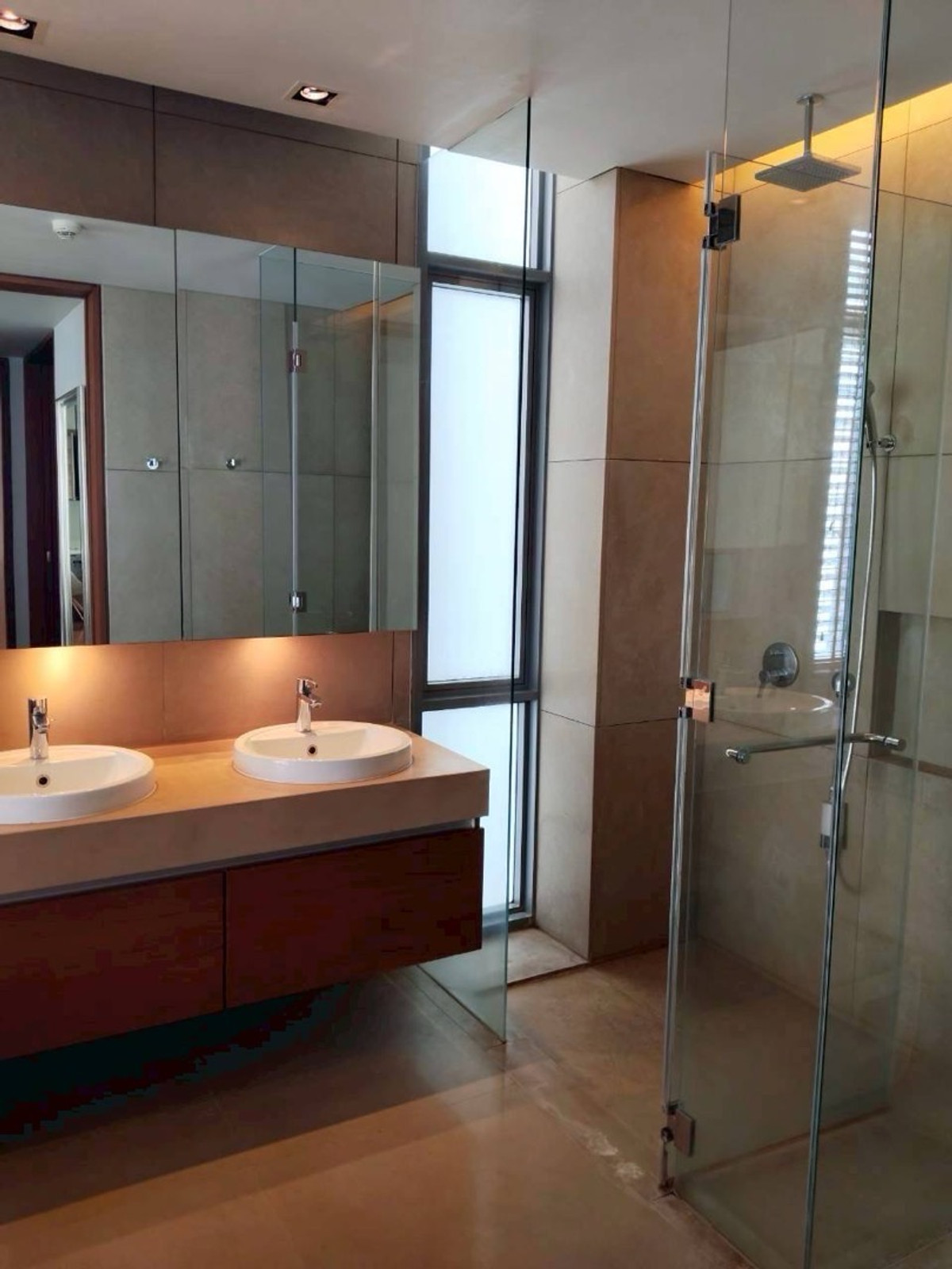 For RentCondoSathorn, Narathiwat : The Sukhothai Residences, luxury condo in the heart of the city, near BTS Saladaeng.