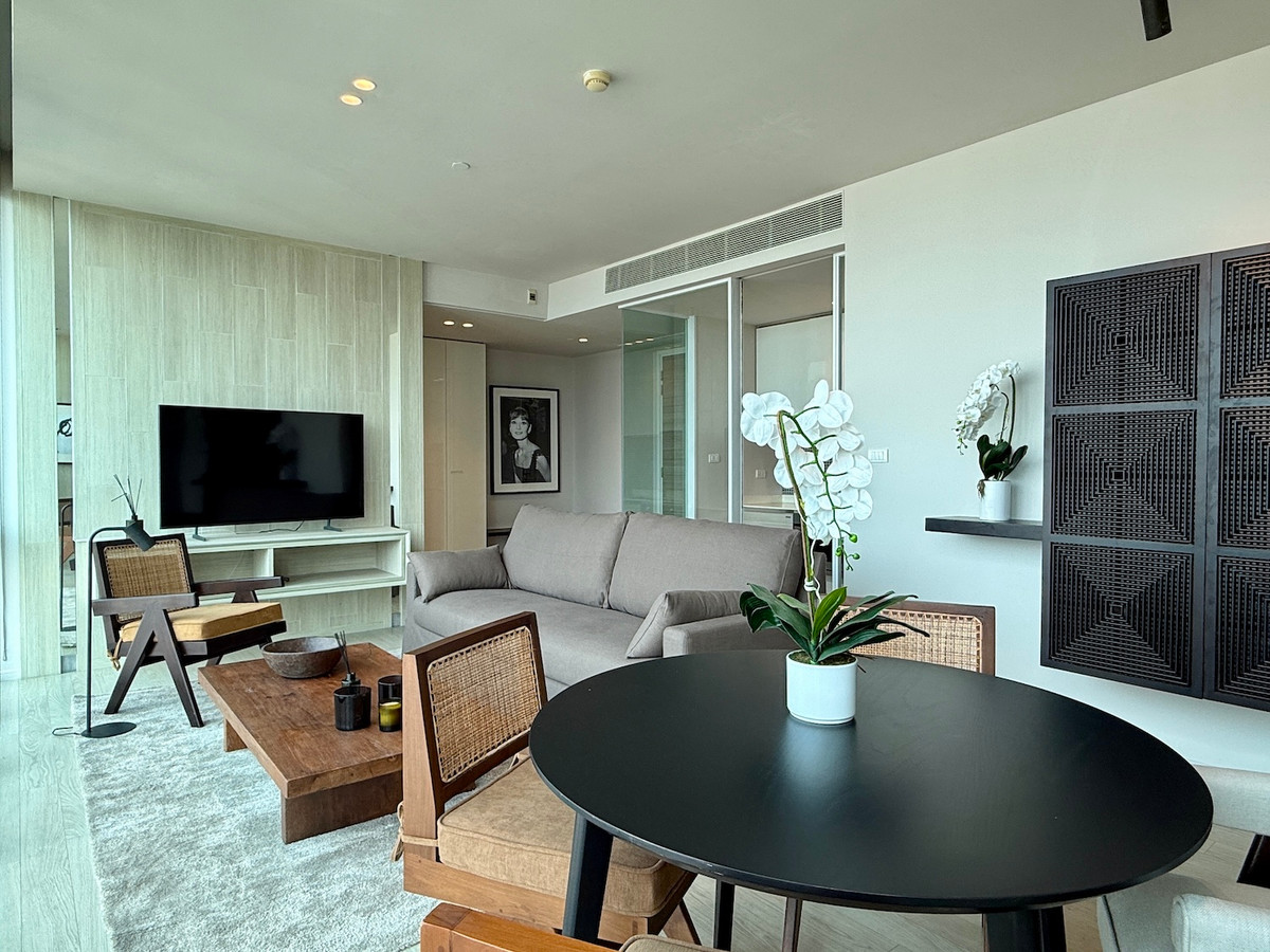 ให้เช่าคอนโดสุขุมวิท อโศก ทองหล่อ : คอนโด 2 ห้องนอนสไตล์โมเดิร์น ย่านอโศก สุขุมวิท กรุงเทพฯ ใกล้สถานี BTS และ MRT