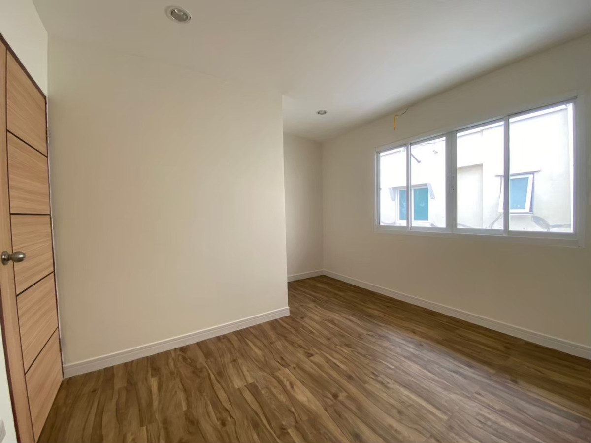 For SaleTownhomeVipawadee, Don Mueang, Lak Si : Newly renovated house for sale, 2-story townhouse, 16 sq m, Rattanawalai Village. Near Don Mueang Airport and the Red Line.