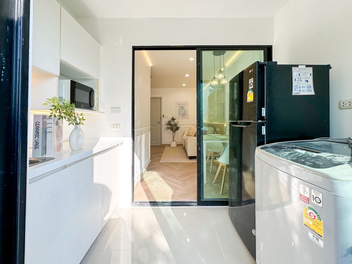 ขายคอนโดบางนา แบริ่ง ลาซาล : 🔥 [HOT DEAL] ลดแรง 2 แสน!  🌟 ขาย iCondo สุขุมวิท 105 (ลาซาล)  🍳 ครัวแยกกั้นกระจก  🎁 เฟอร์ฯ ใหม่ครบพร้อมอยู่ !