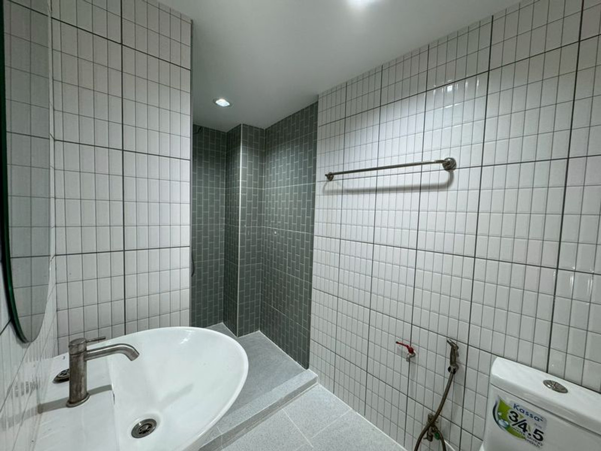 ขายทาวน์โฮมโชคชัย4 ลาดพร้าว71 : ทาวน์เฮ้าส์รีโนเวทใหม่ ม.เลิศอุบล นาคนิวาส 48 (ลาดพร้าว) ขนาด 16 ตารางวา 2 ห้องนอน ถนนนาคนิวาส แขวงลาดพร้าว เขตลาดพร้าว กรุงเทพมหานคร