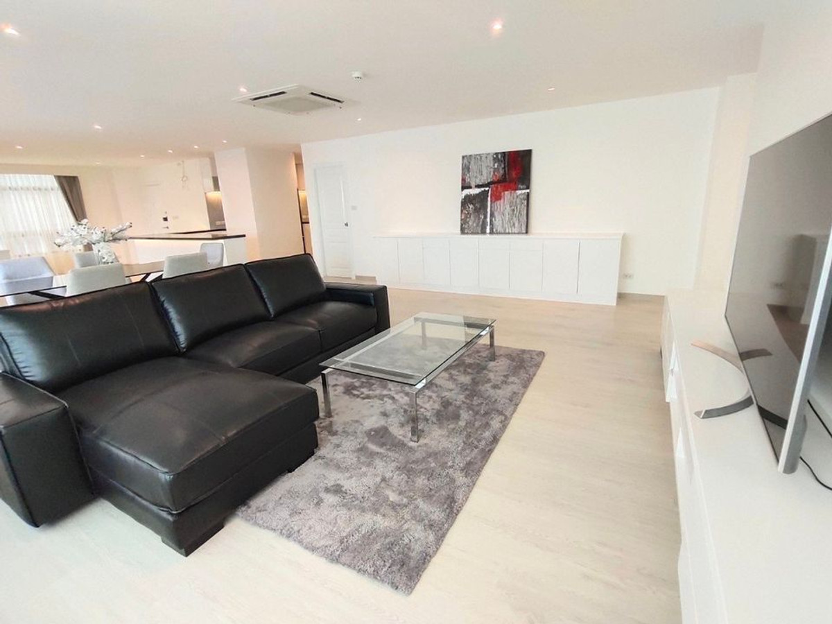 For RentCondoSilom, Saladaeng, Bangrak : Silom Condominium【𝐑𝐄𝐍𝐓】🔥Spacious 144 sq m room with minimalist decor, top-notch quality, right next to BTS Sala Daeng🔥 Contact Line ID: @hacondo