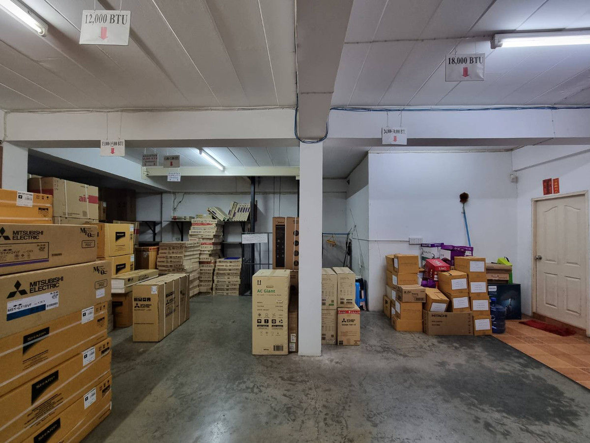 ขายอาคารพาณิชย์นนทบุรี บางใหญ่ บางบัวทอง : อาคารพาณิชย์ ซอยวัดลาดปลาดุก / 4 ห้องนอน (ขาย), Commercial Building Soi Wat Lat Pla Duk / 4 Bedrooms (FOR SALE) AOM097