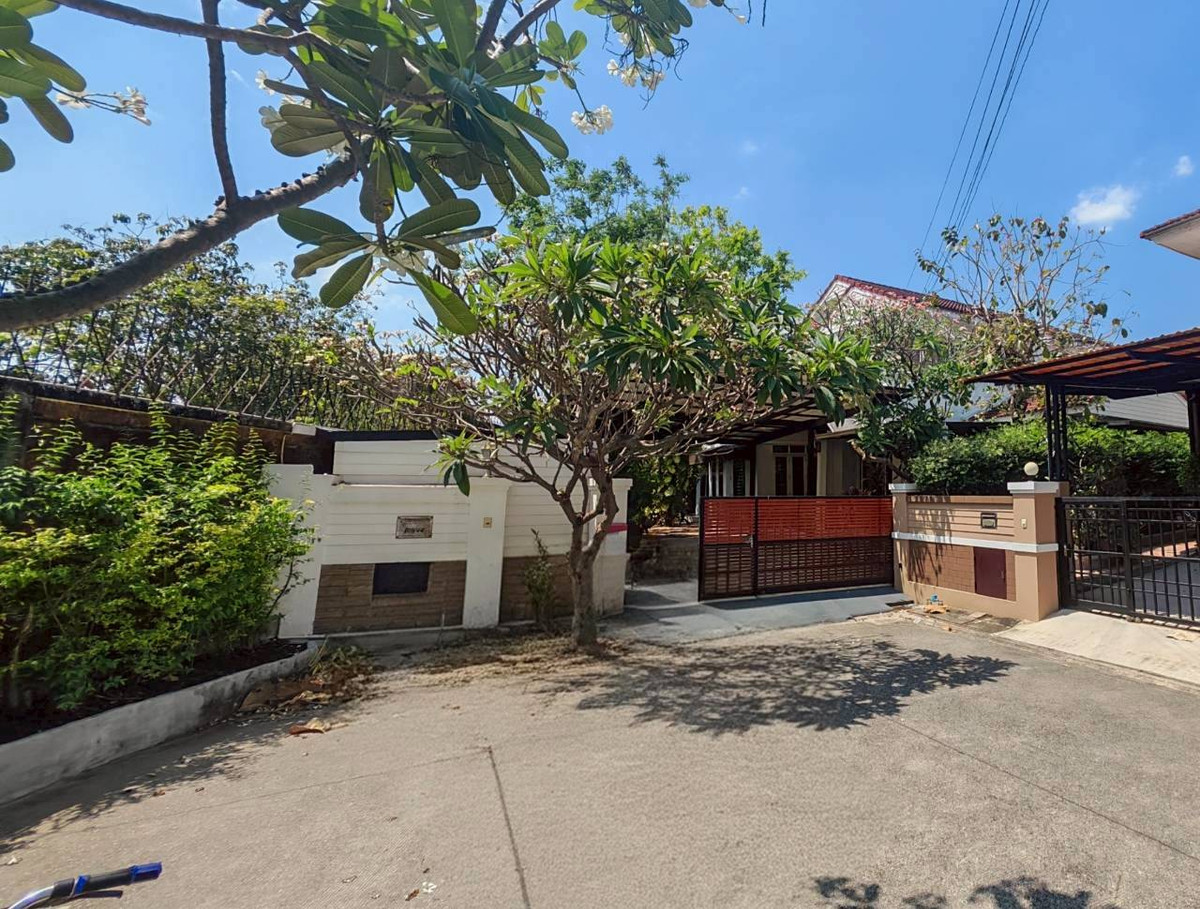 ขายบ้านลาดกระบัง สุวรรณภูมิ : 🏡 ขายบ้านเดี่ยว หมู่บ้านมัณฑนา วงแหวน-พระราม 9 บ้านสวย บรรยากาศร่มรื่น สไตล์บ้านสวน พื้นที่ใหญ่ หาไม่ได้แล้ว!