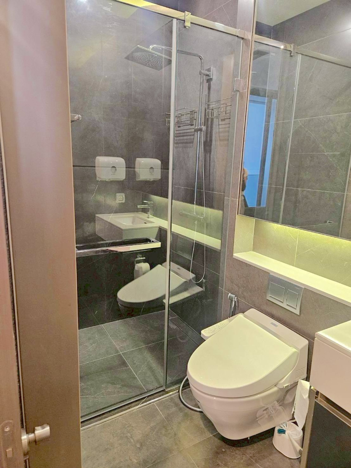 ให้เช่าคอนโดพระราม 9 เพชรบุรีตัดใหม่ RCA :  🔥 ปล่อยเช่าด่วน 🔥 ห้องสวย ใหม่  พร้อมย้ายเข้า  Call : 0619824959 Line ID :  elegant.289